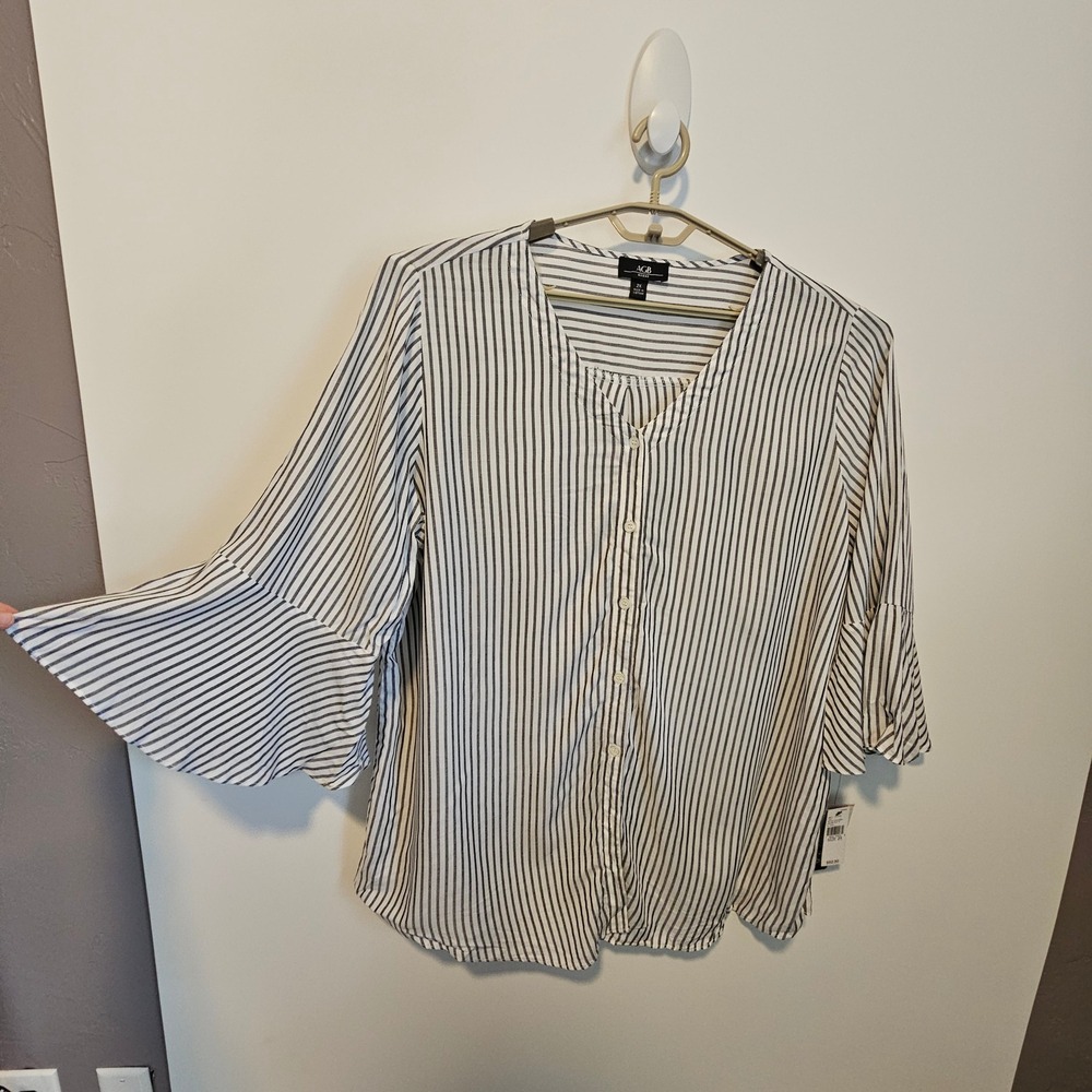 NWT AGB Striped Button Front Top Blouse V-Neck Bell Sleeve Office Career Flowy